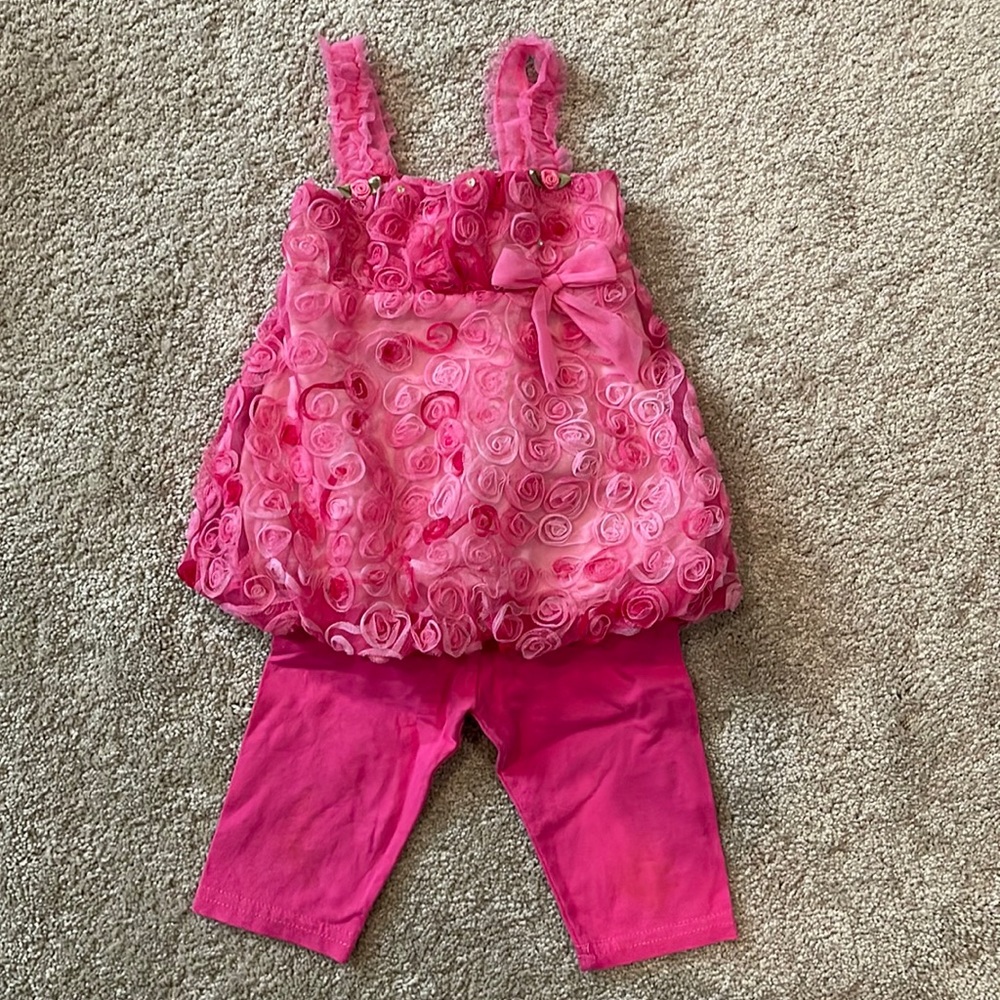 Pink rose 2 piece outfit. Size 2T. Beautiful condition.